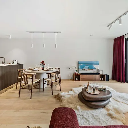 Luxury In Near & Center *