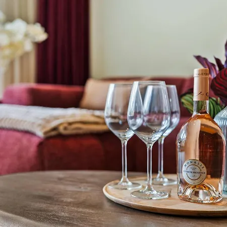 Luxury In Near & Center